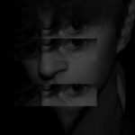 fotografia artystycznie zdeformowanej twarzy modela, czarno-biała