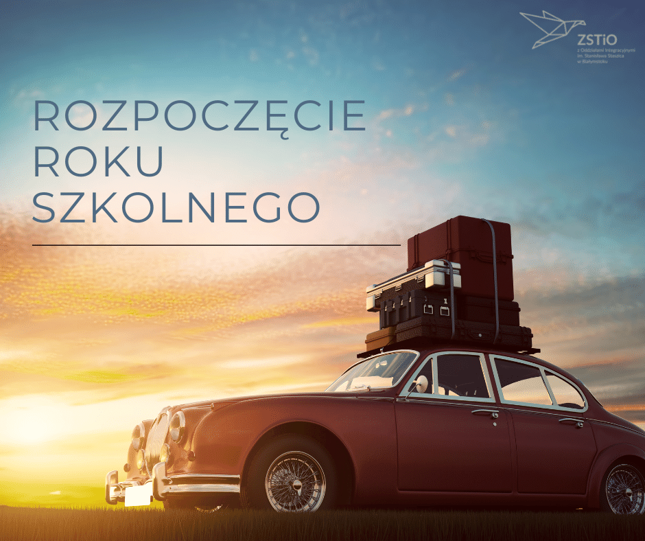 stare auto z walizkami na dachu, w tle zachód słońca