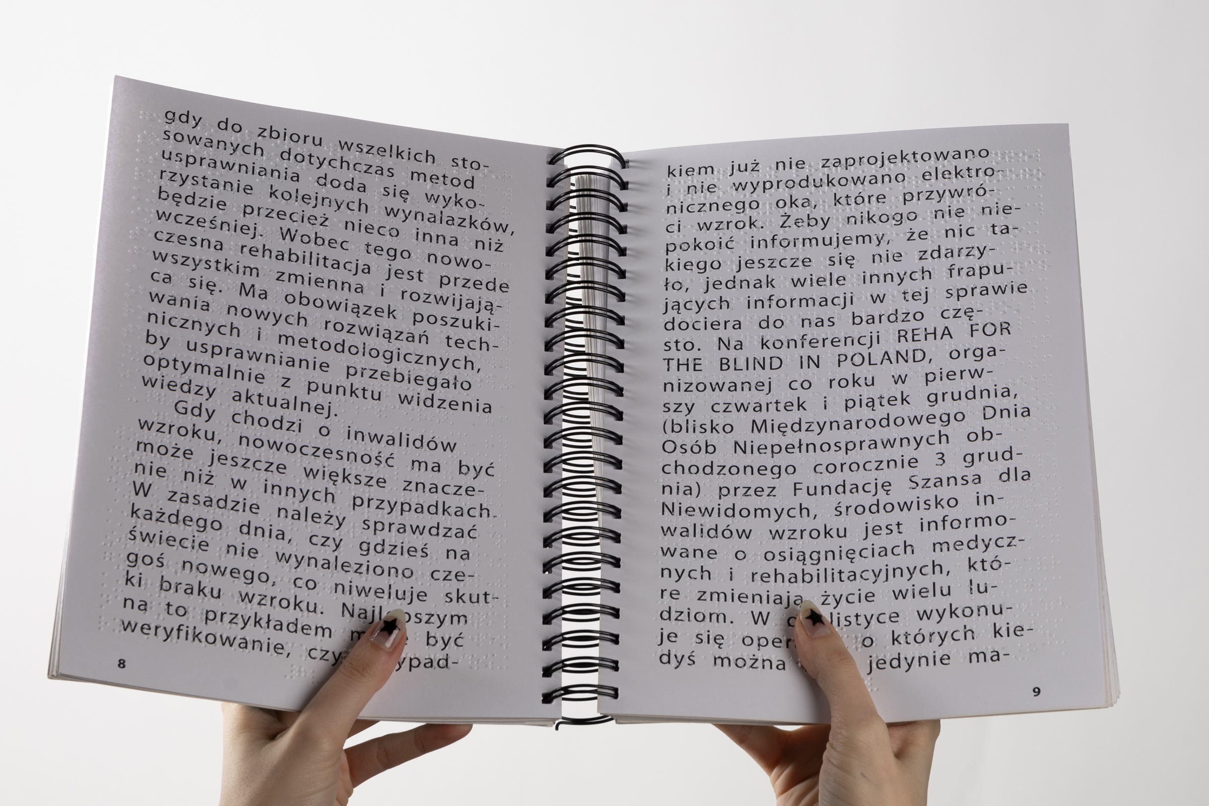 książka i z wydrukiem standardowym, i z pismem Braille'a